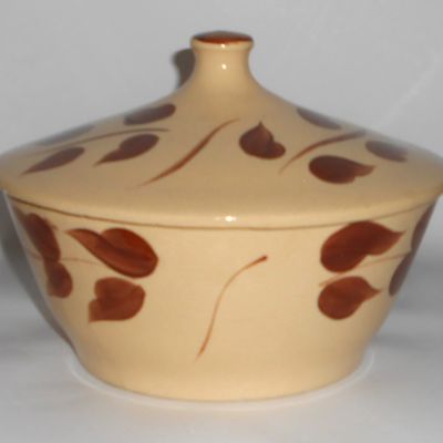 VINTAGE Watt Pottery #110 Autumn Foliage Covered Baker