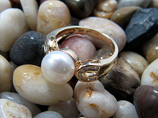 Ring 14K Gold 9mm Pearl and Bezel Set 20 Diamond