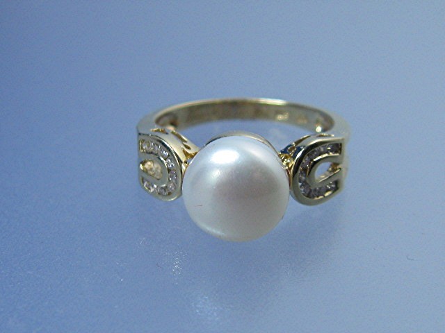 Ring 14K Gold 9mm Pearl and Bezel Set 20 Diamond