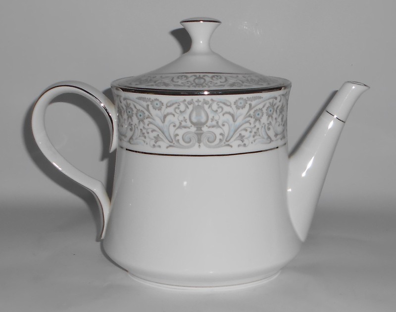 Noritake Porcelain China 9705 Canterbury w/Platinum Teapot