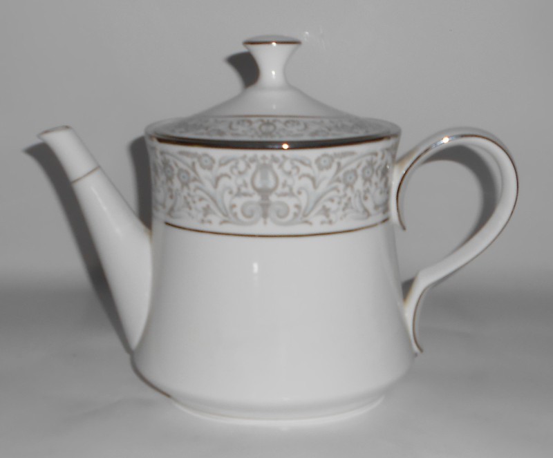 Noritake Porcelain China 9705 Canterbury w/Platinum Teapot
