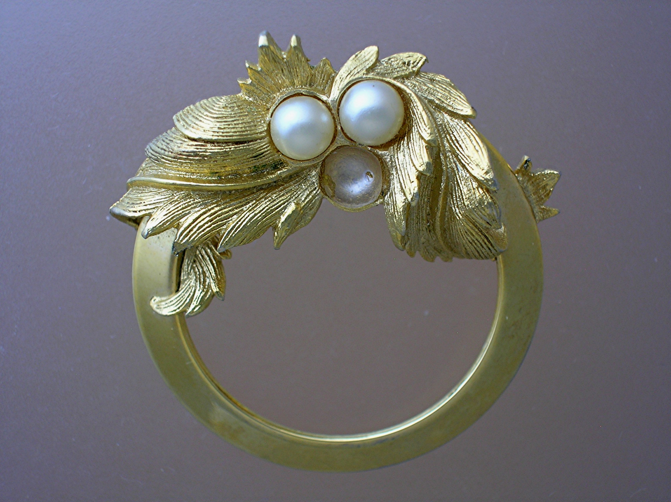SARAH COVENTRY Pearl and Goldtone SARAH COVENTRY Brooch