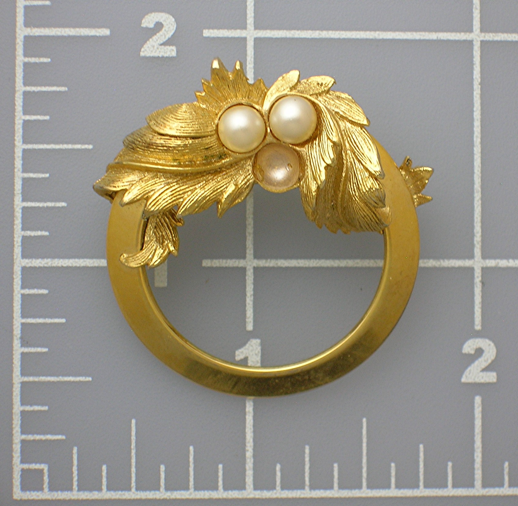 SARAH COVENTRY Pearl and Goldtone SARAH COVENTRY Brooch