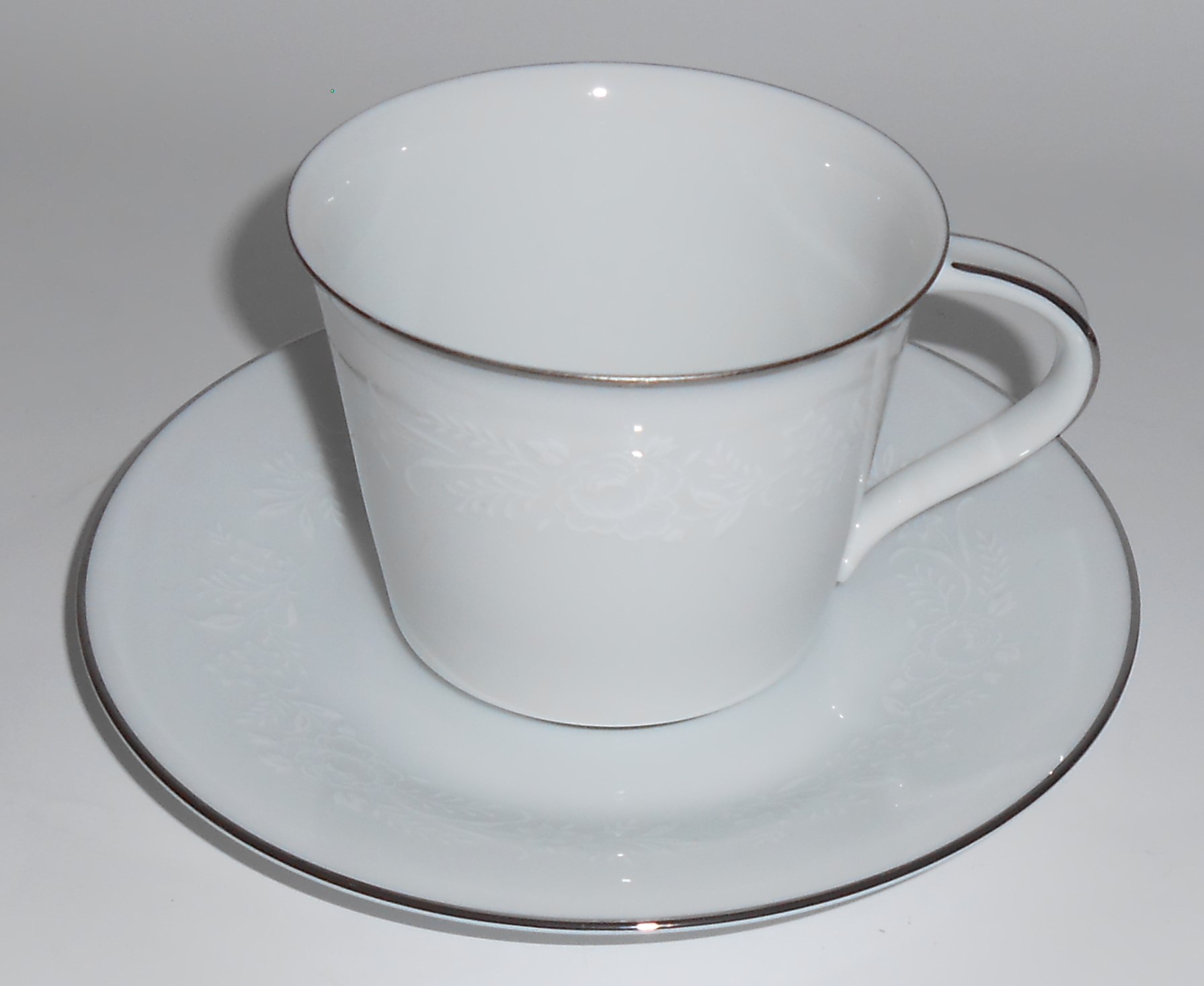 Noritake Porcelain China 6450Q Reina w/Platinum Cup/Sau