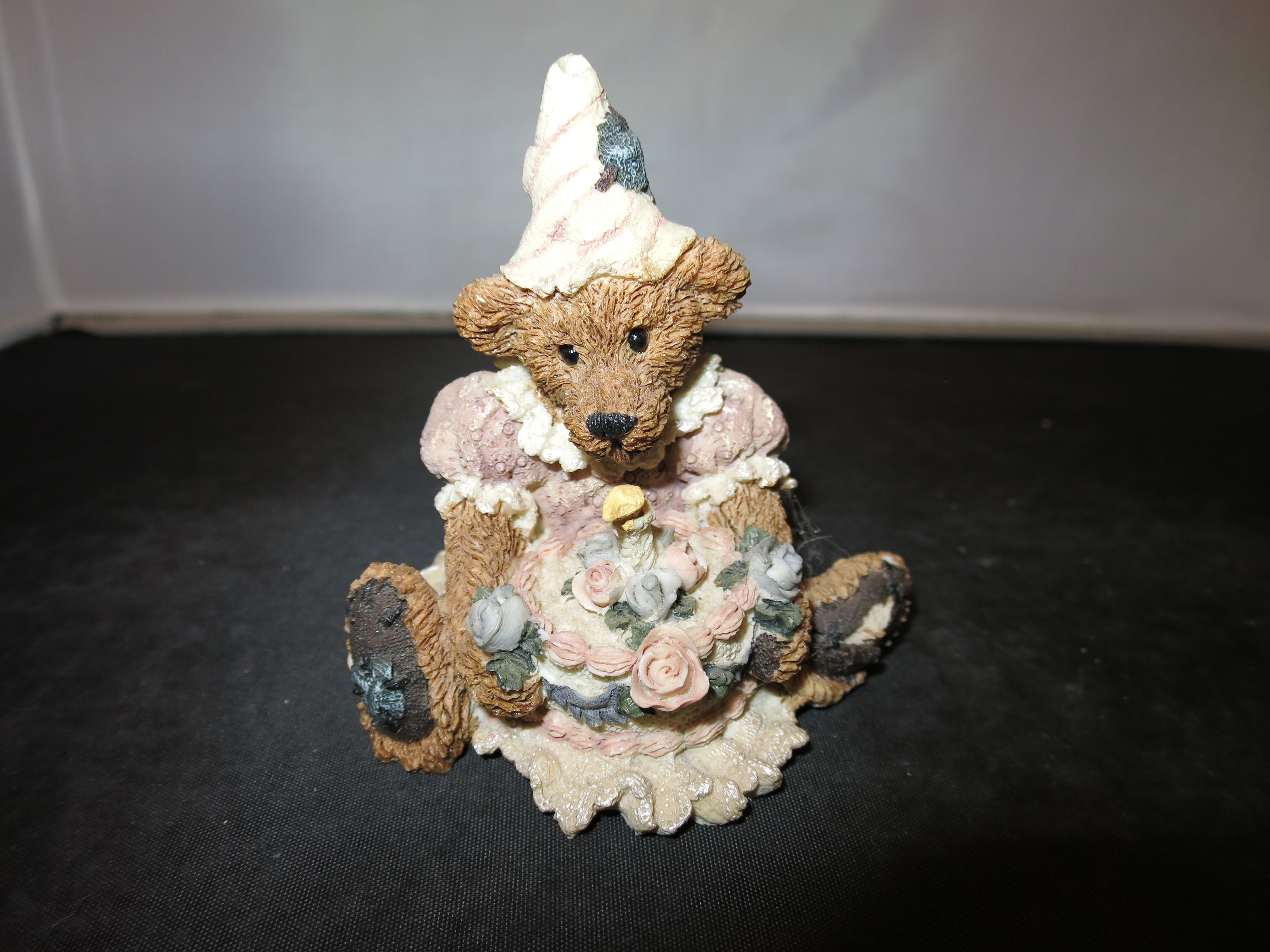 Boyds Bears and Friends Baileys Birthday Figurine