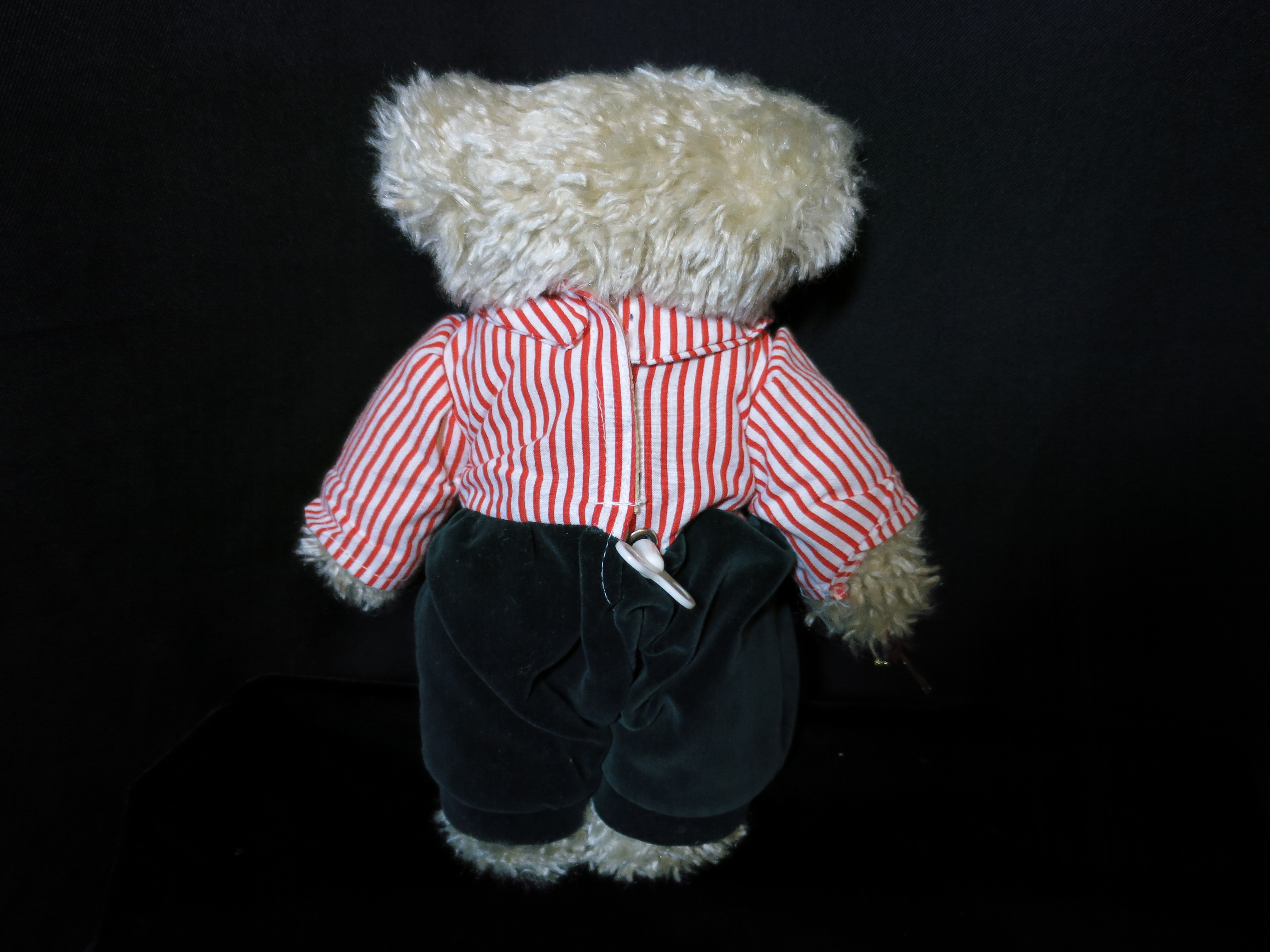 Wind Up Musical Animated Christmas Bear Head moves