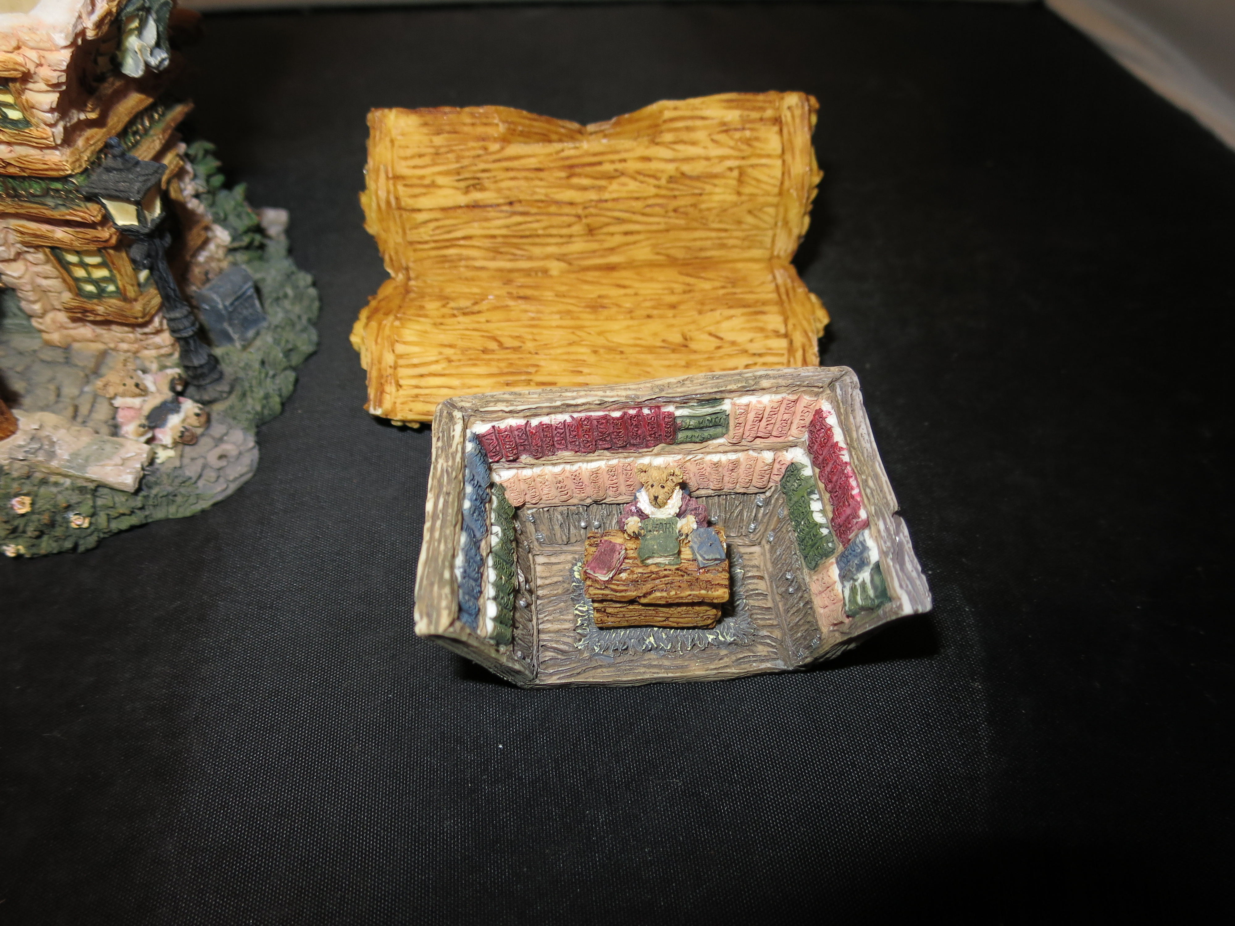 Boyd's Bearly Built Villages The Public Library no 6
