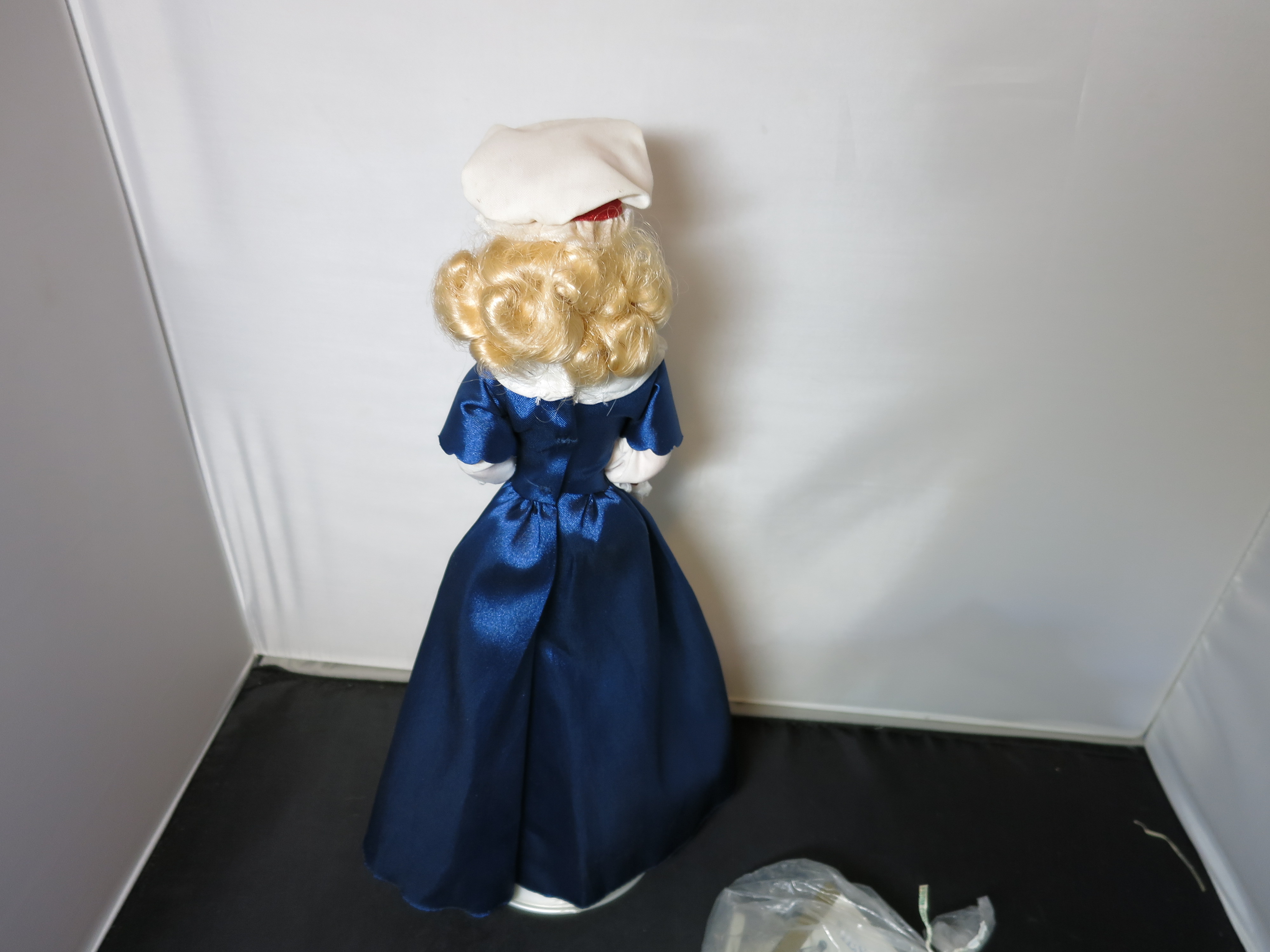 Colonial Barbie Doll The American Stories Series 1994