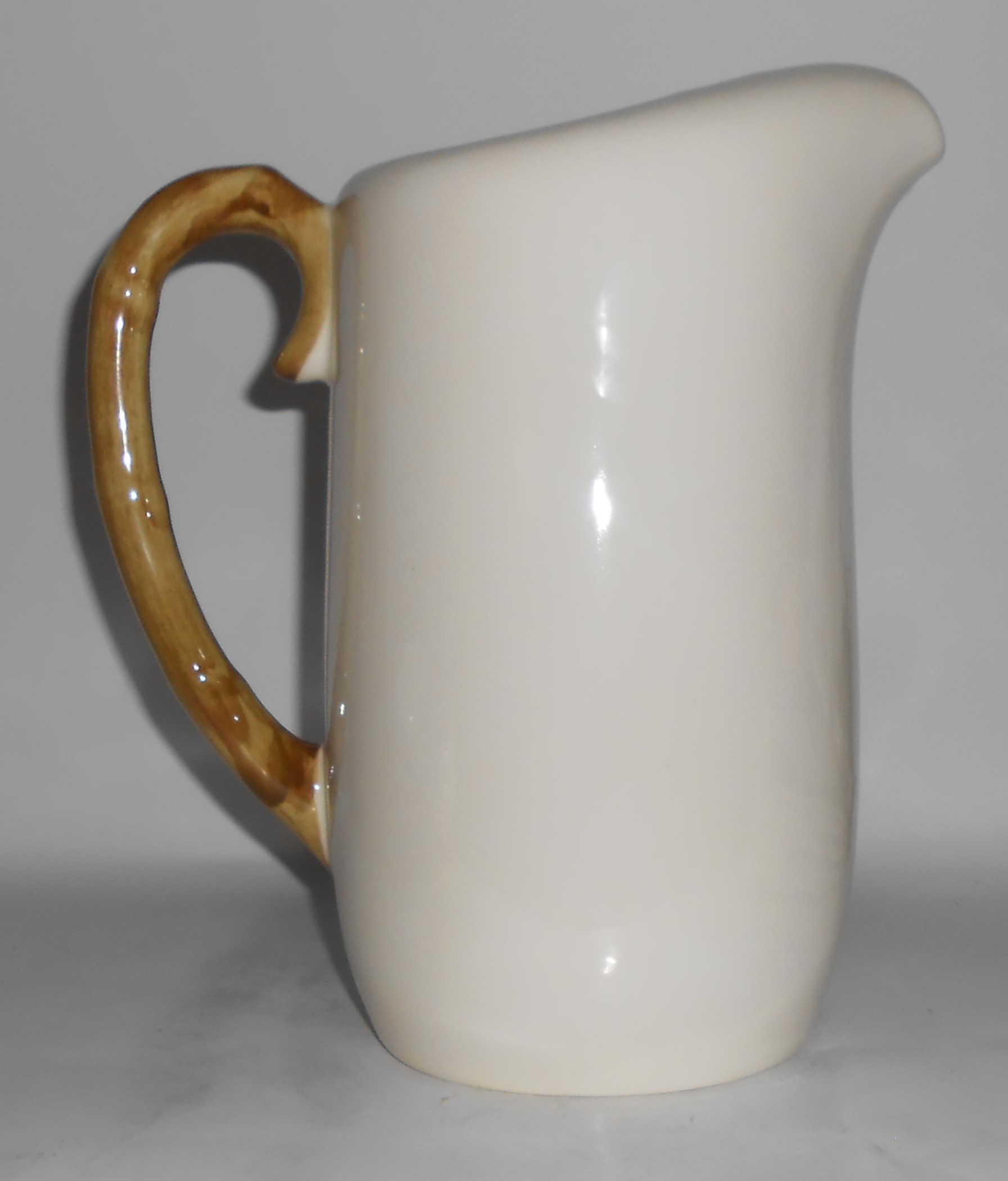 Metlox Pottery Poppy Trail California Ivy Ice Lip 2.5 Q