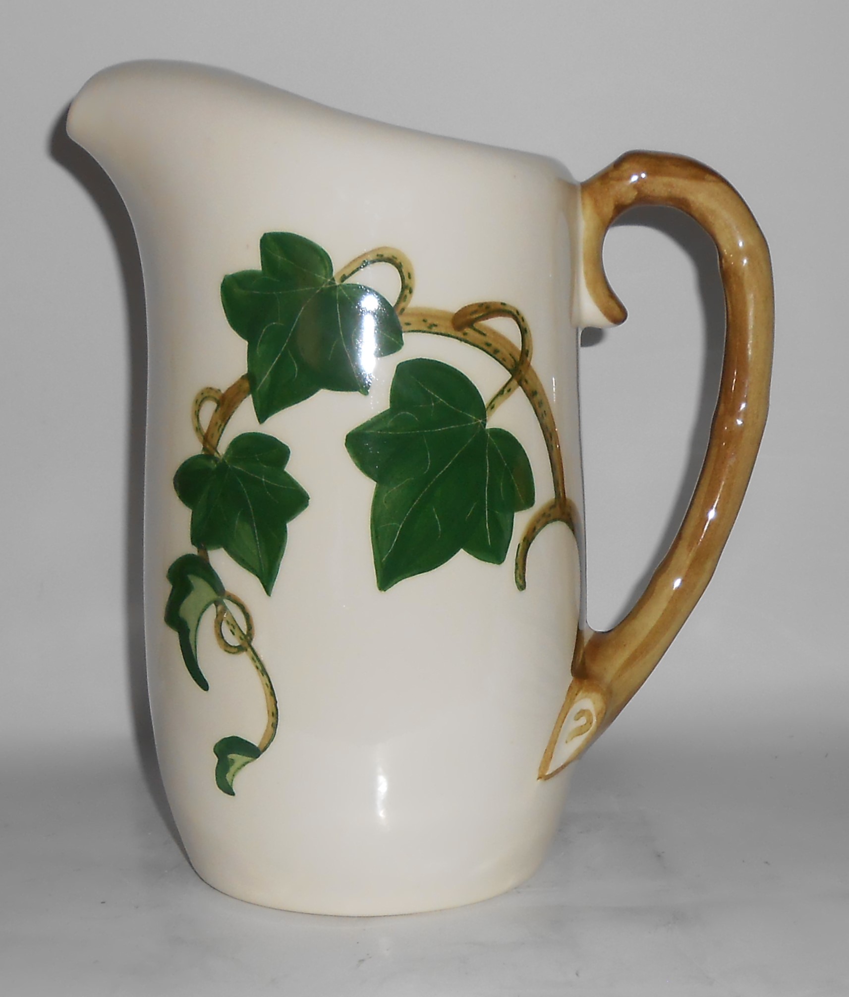 Metlox Pottery Poppy Trail California Ivy Ice Lip 2.5 Q