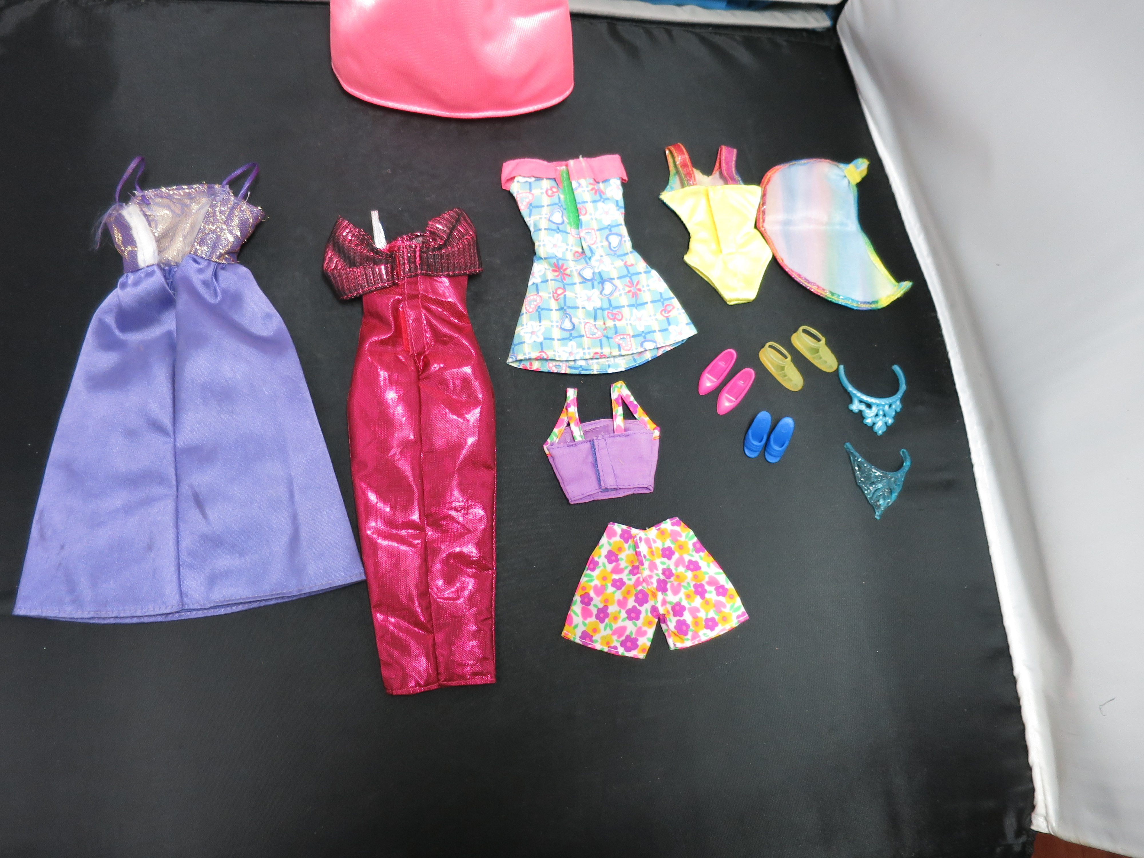 Mattel Barbie 1998 Head 1999 Body with extra clothing
