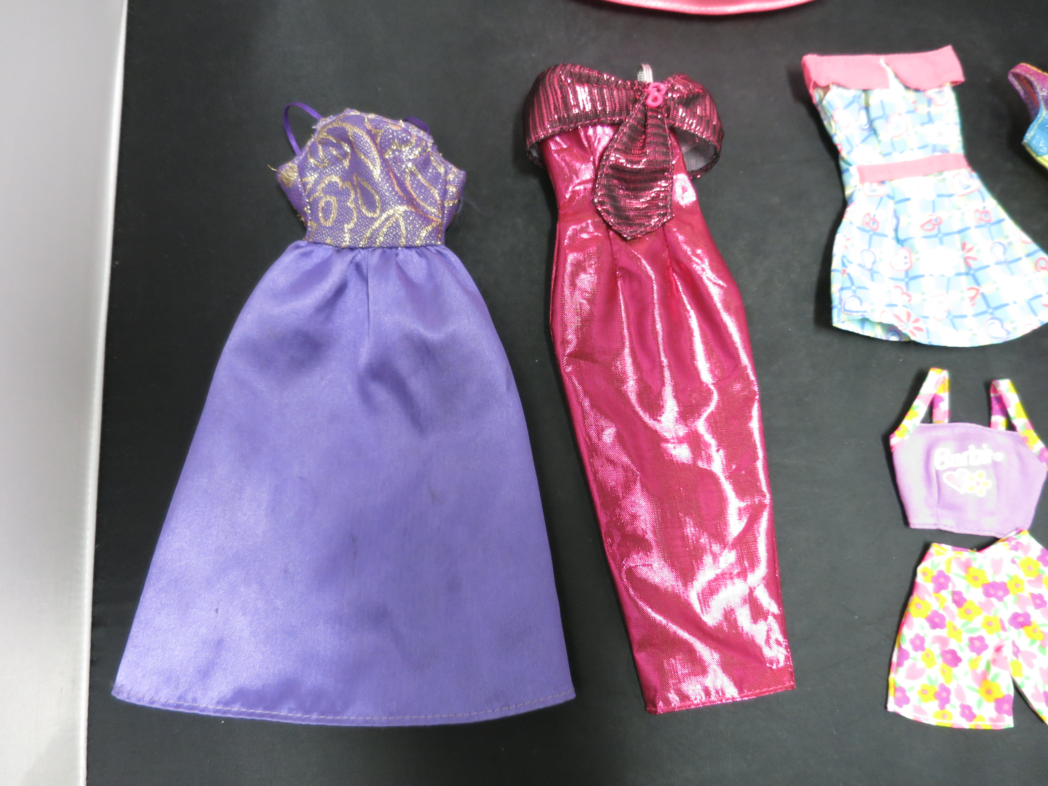 Mattel Barbie 1998 Head 1999 Body with extra clothing