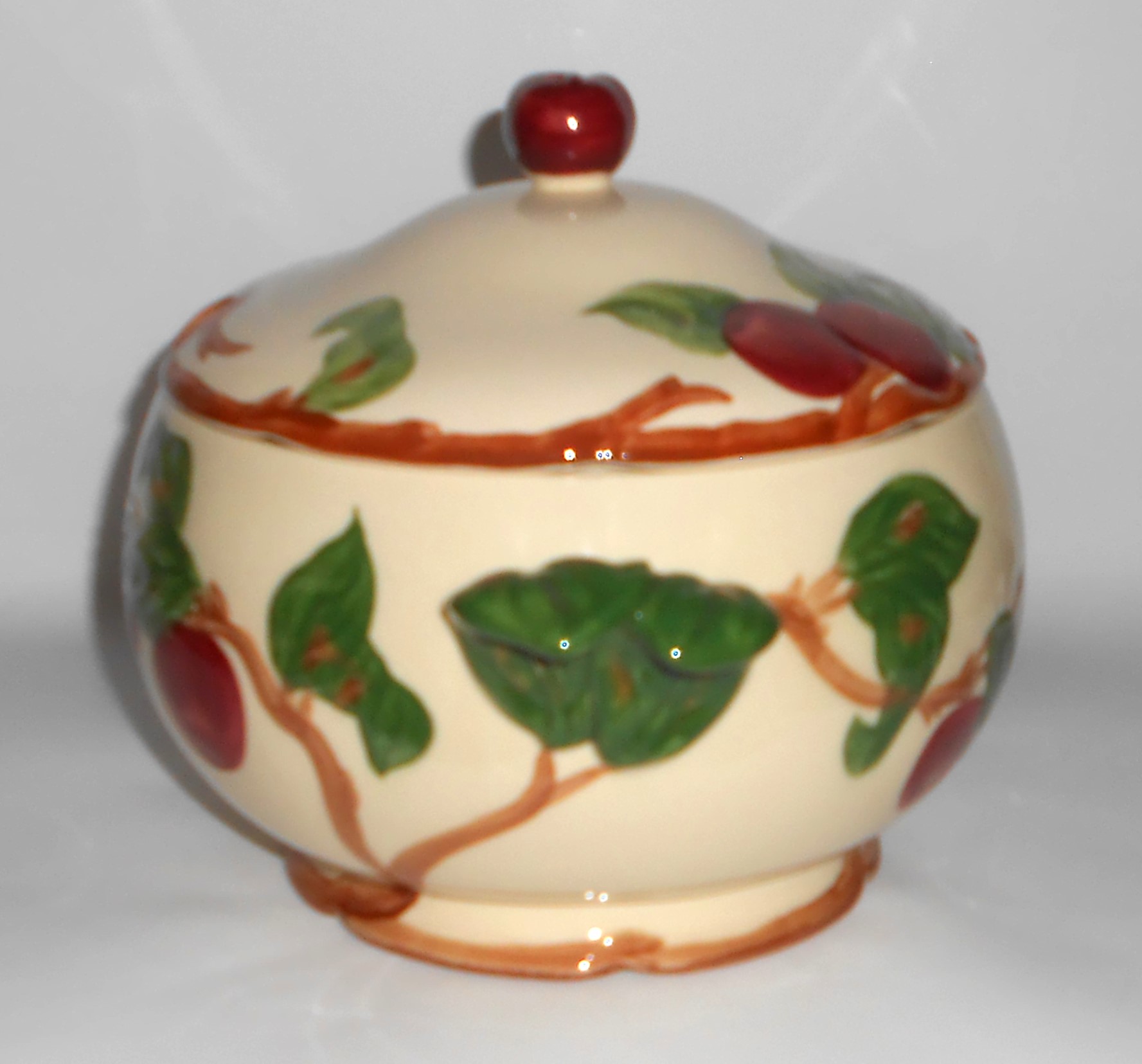 VINTAGE Franciscan Pottery Apple U.S.A. Soup Tureen w/L
