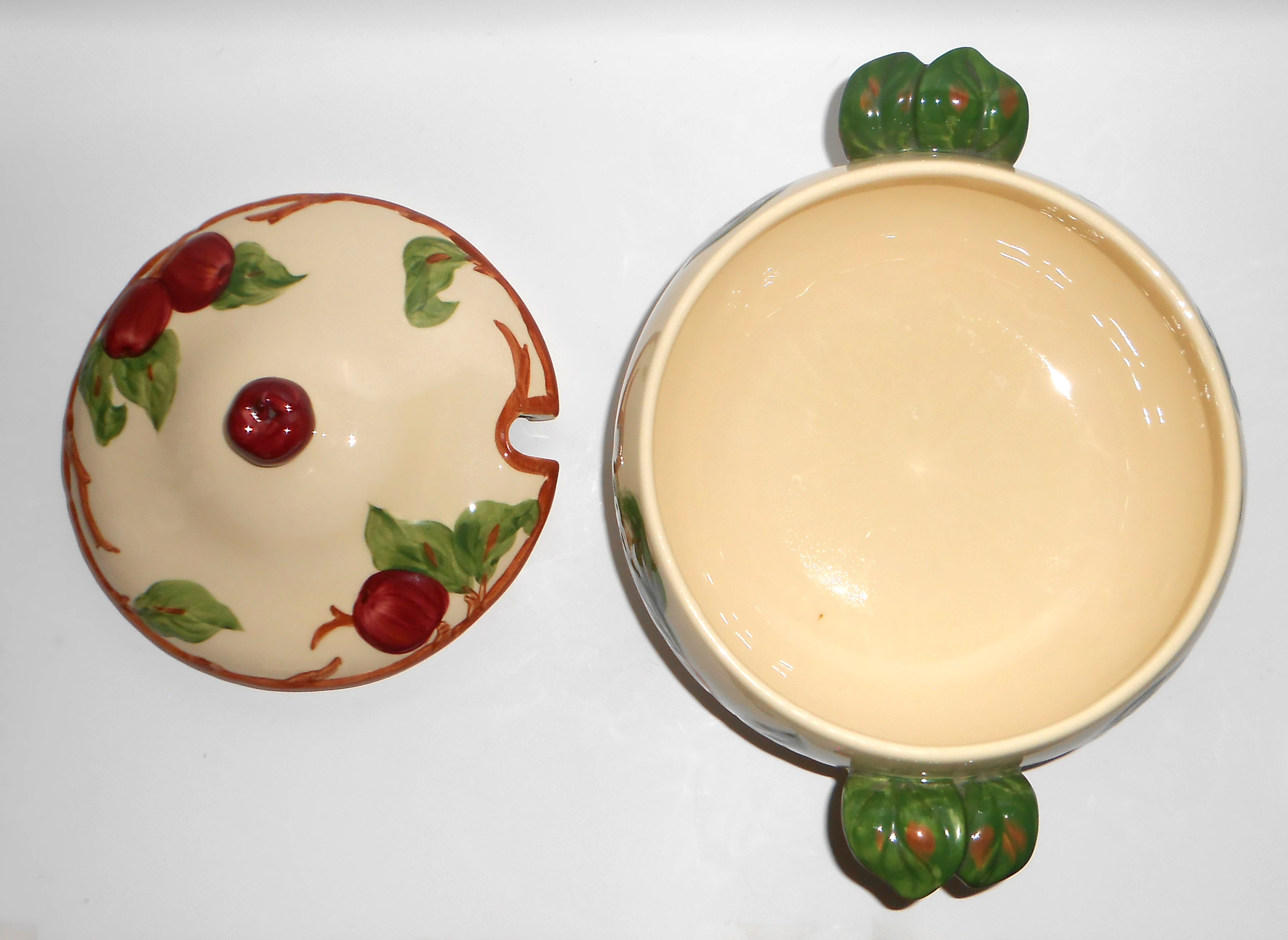 VINTAGE Franciscan Pottery Apple U.S.A. Soup Tureen w/L