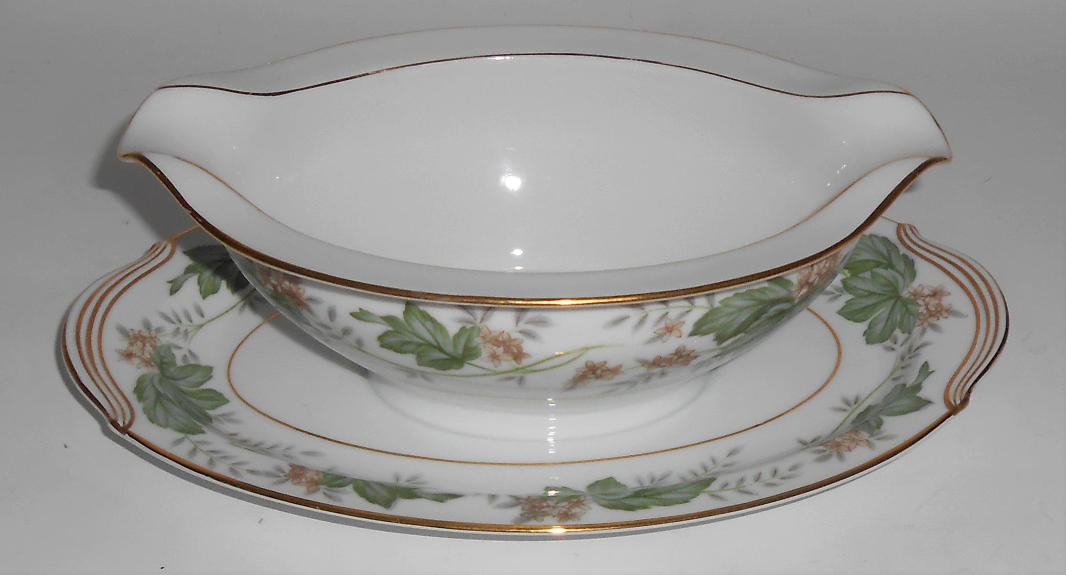 Noritake Porcelain China 5312 Daphne W/Gold Gravy Bowl