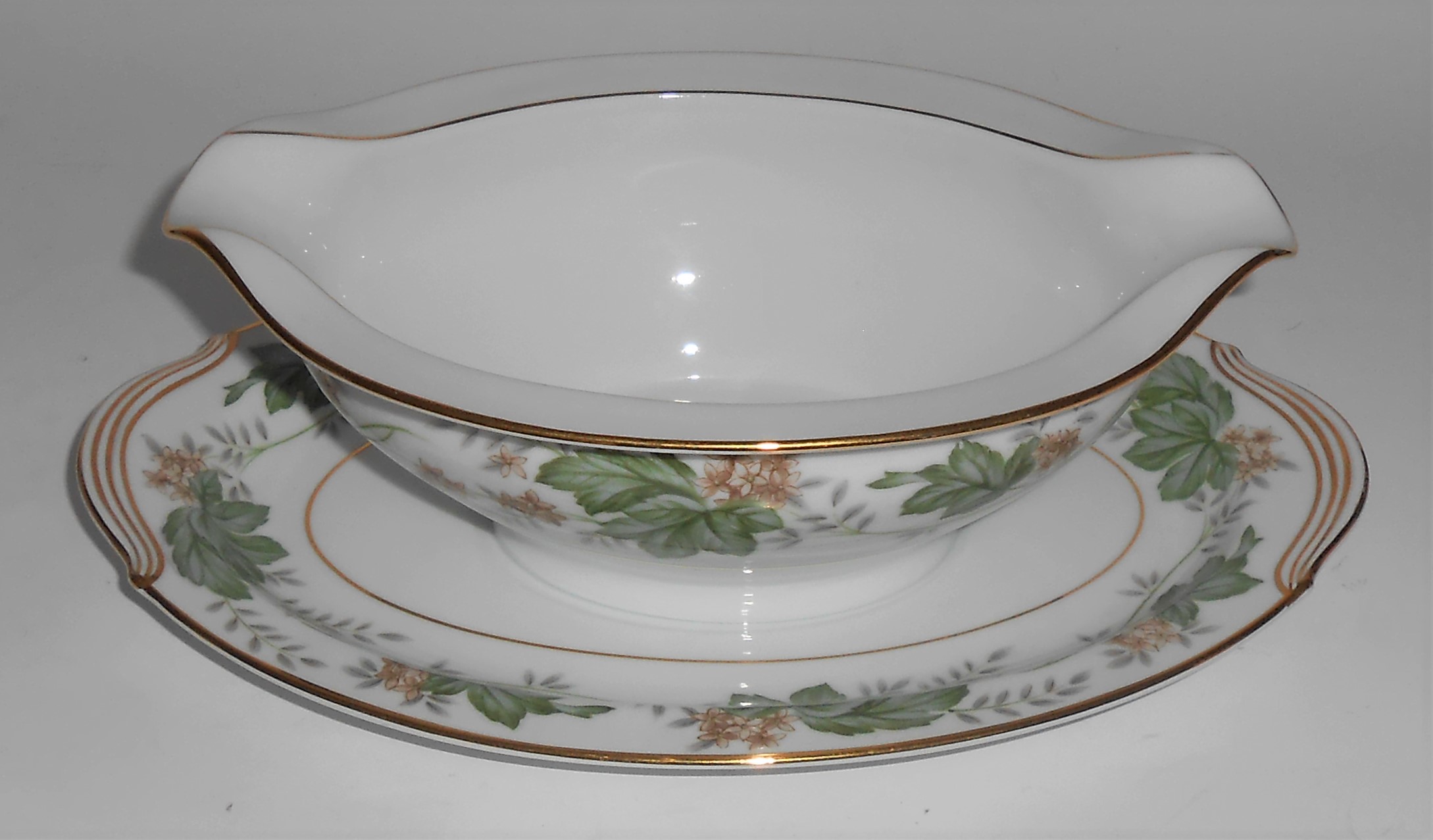 Noritake Porcelain China 5312 Daphne W/Gold Gravy Bowl