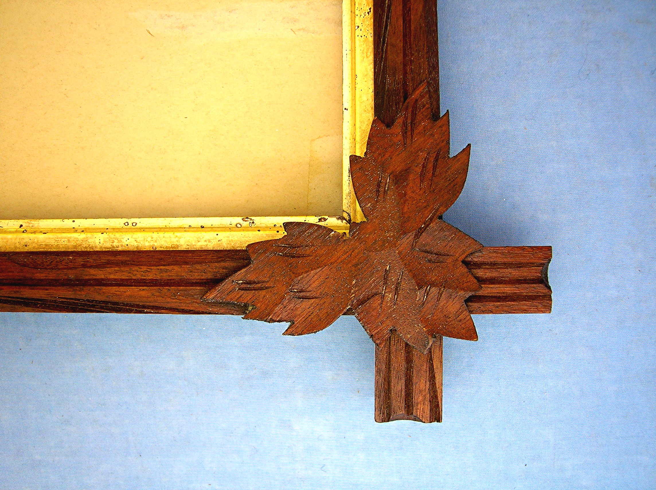 Picture Frame Wood with Oak Leaf Corners