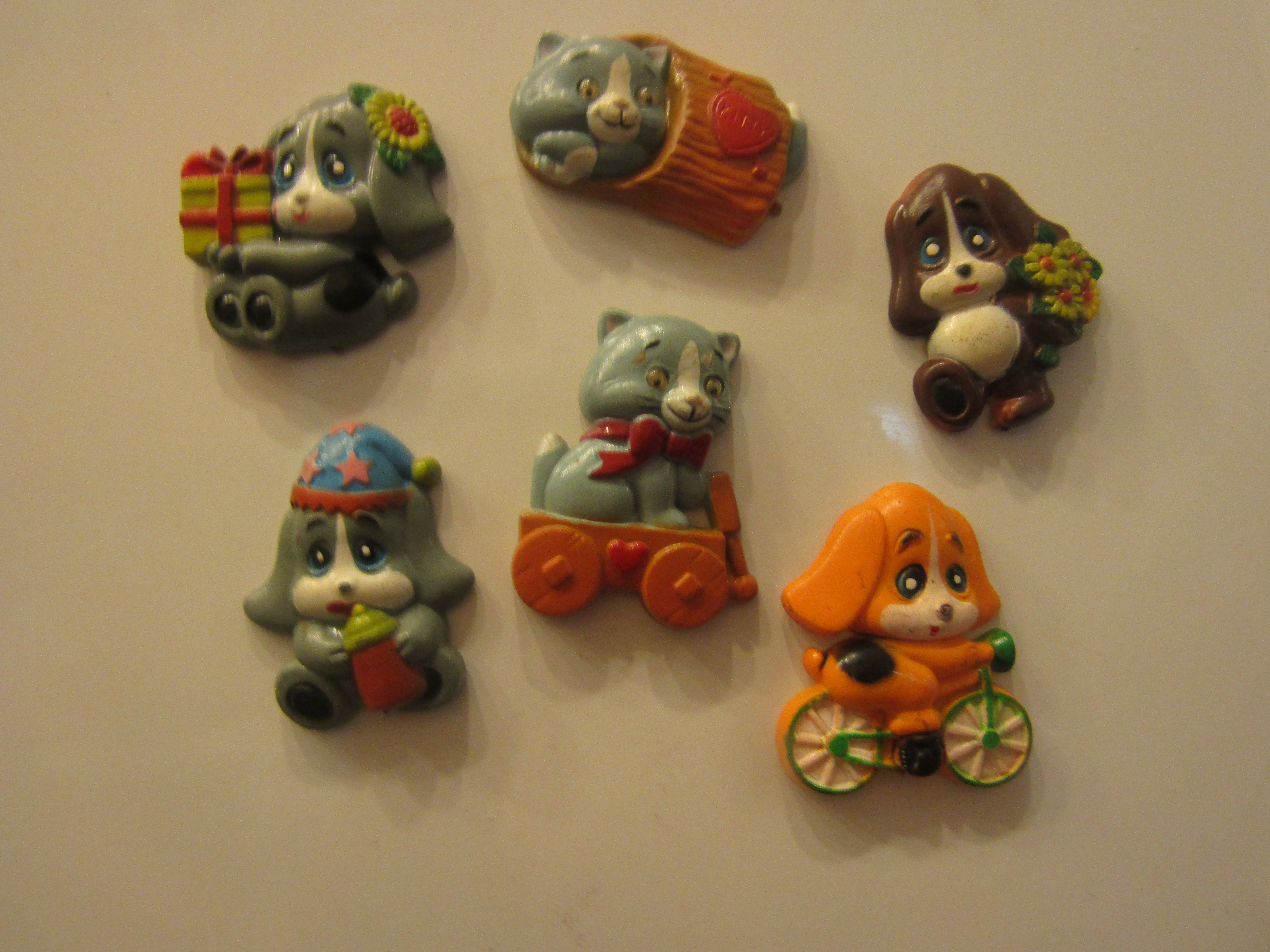 Collectable Plastic Wiggly Eye Cats and Dogs Magnet Set