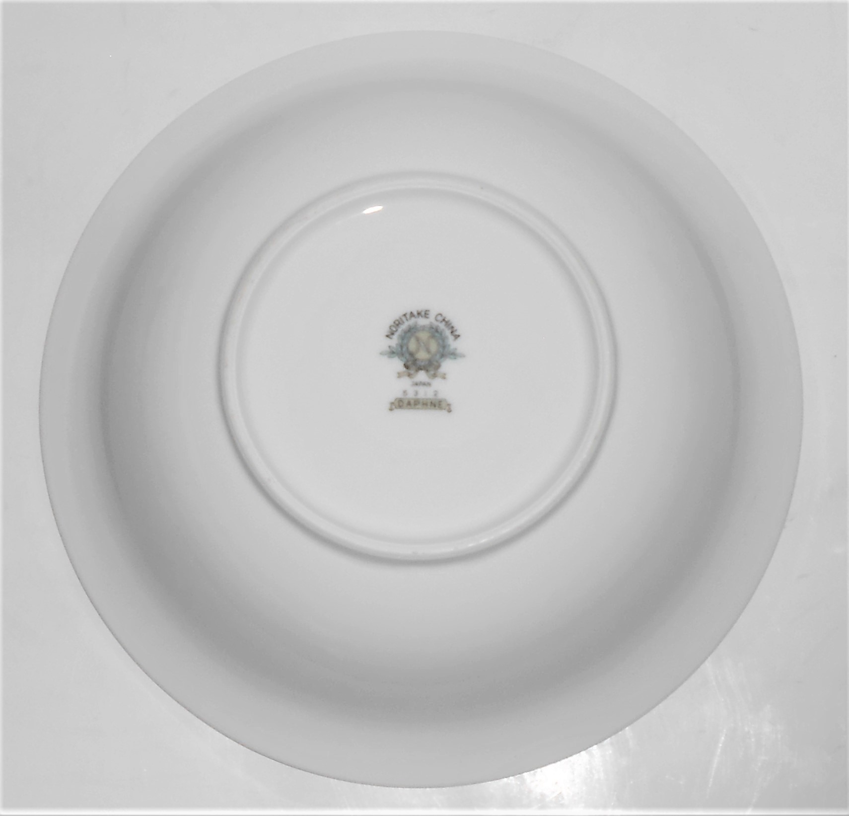 Noritake Porcelain China 5312 Daphne W/Gold Soup/Cereal