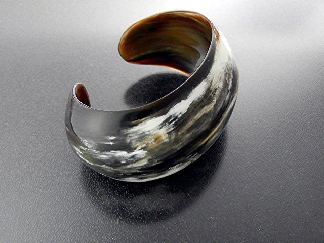 Bracelet Buffalo Horn Black Cream Cuff