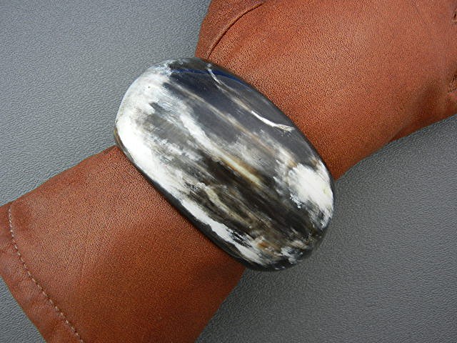 Bracelet Buffalo Horn Black Cream Cuff
