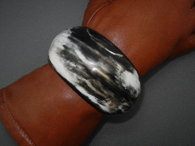 Bracelet Buffalo Horn Black Cream Cuff