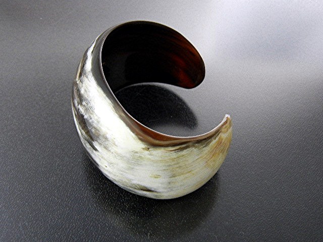 Bracelet Buffalo Horn Black Cream Cuff