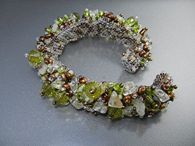 Peridot Crystal Pearls  Glass Bracelet Magnetic Clasp