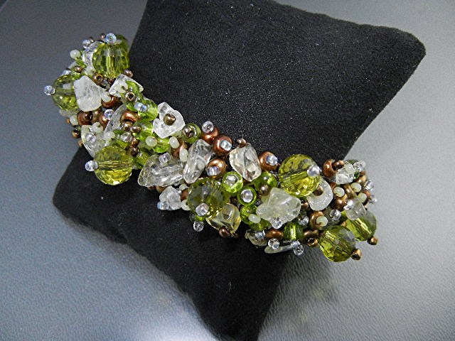 Peridot Crystal Pearls  Glass Bracelet Magnetic Clasp