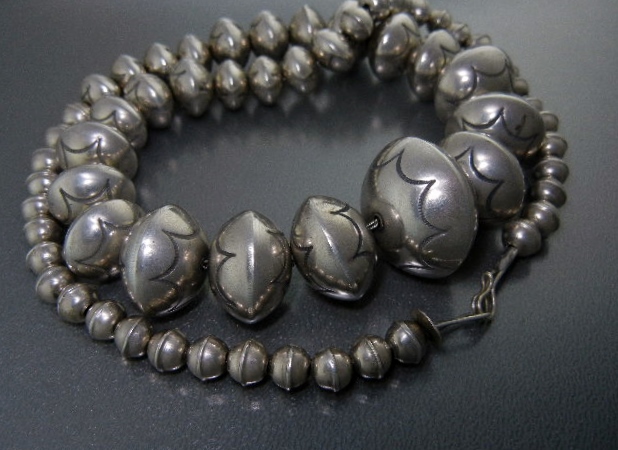 Navajo  Sterling Silver Navajo Pearls  Signed RV 74 Gra