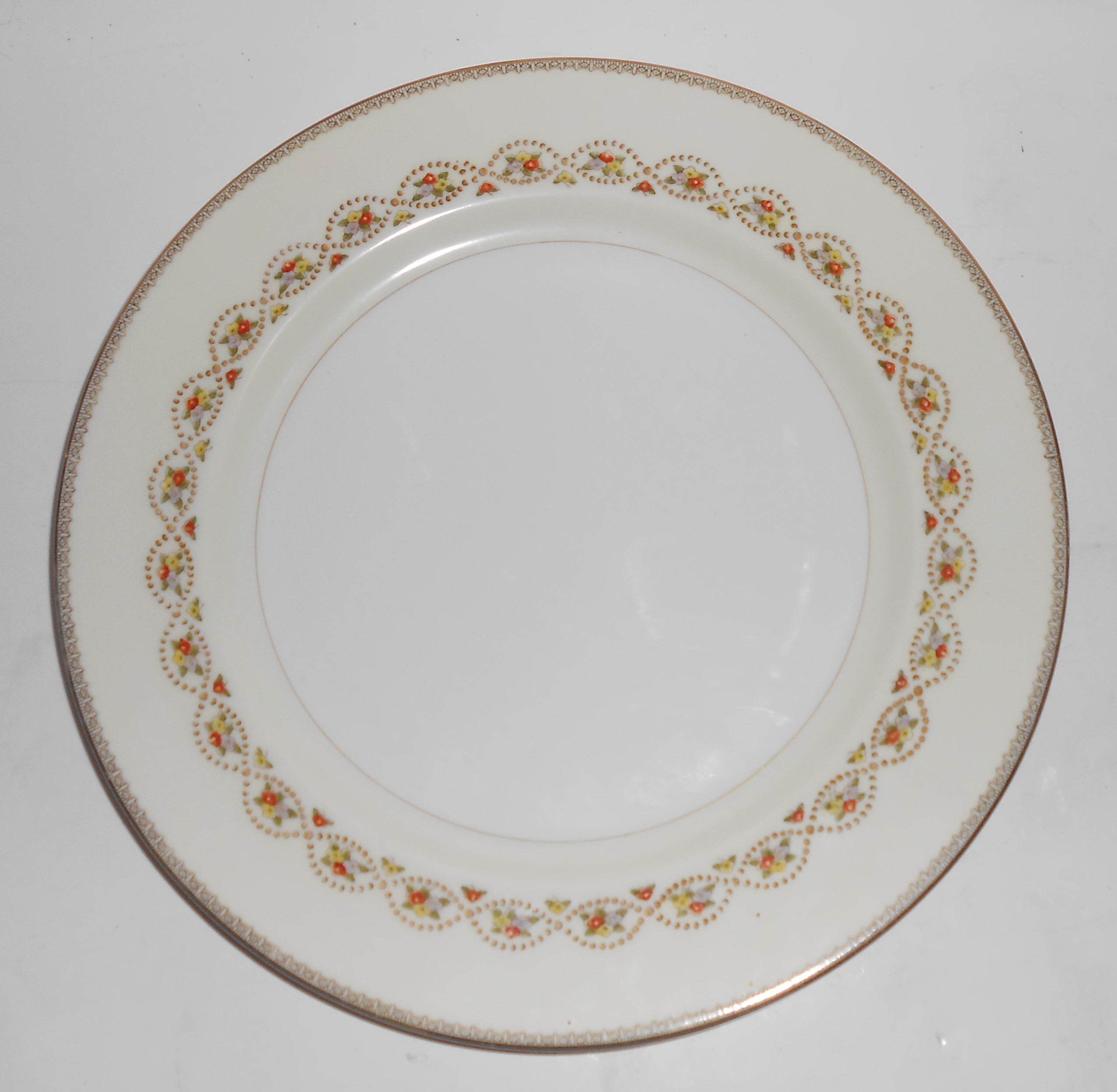 Meito China Porcelain Japan 400 Tri-Flowers w/Gold Band