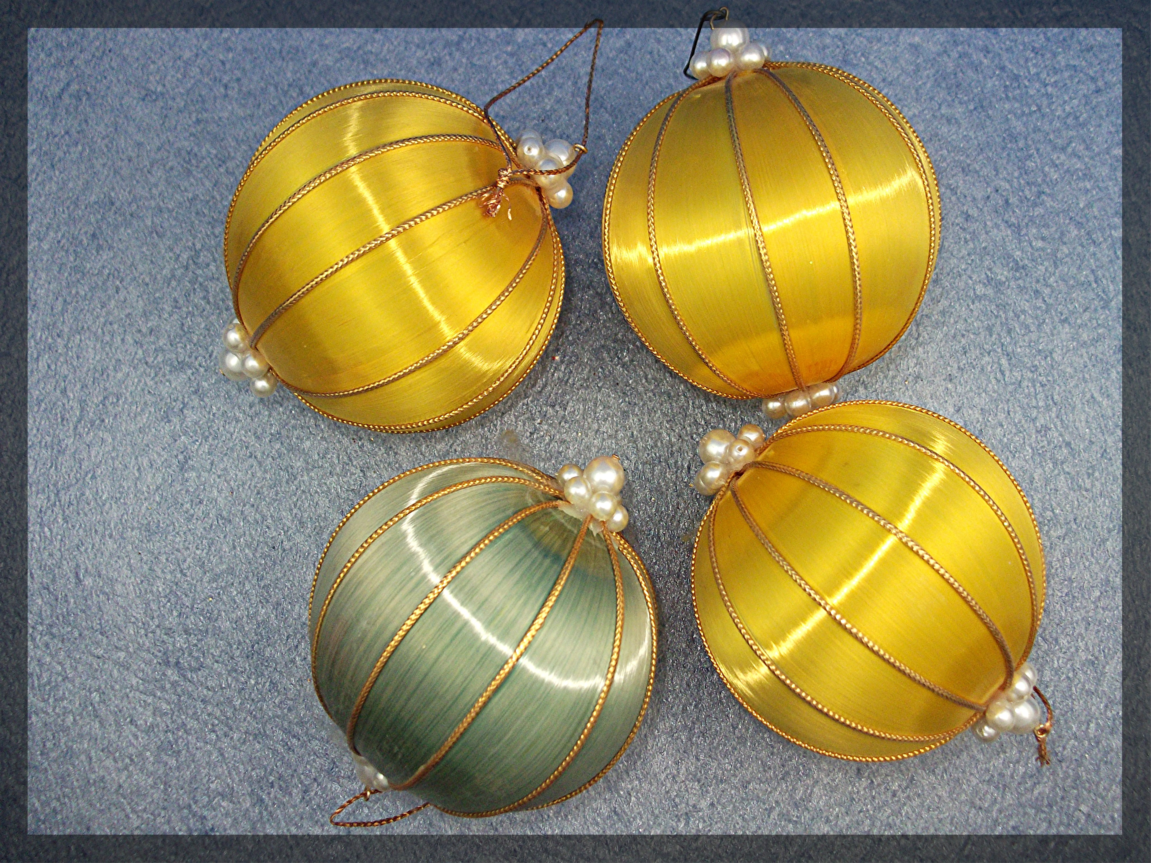 Lot of 4 silk Christmas tree ornaments