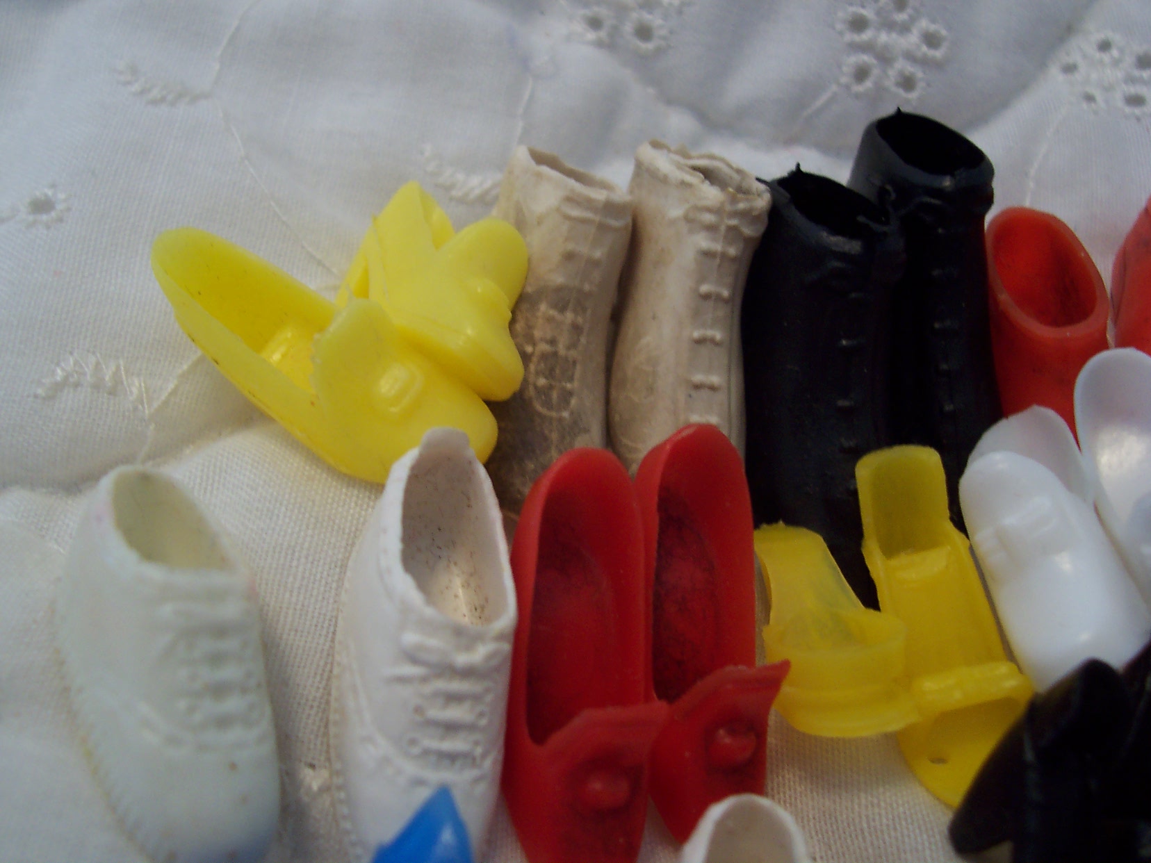 Barbie Doll & Friends Shoes 19 Pair