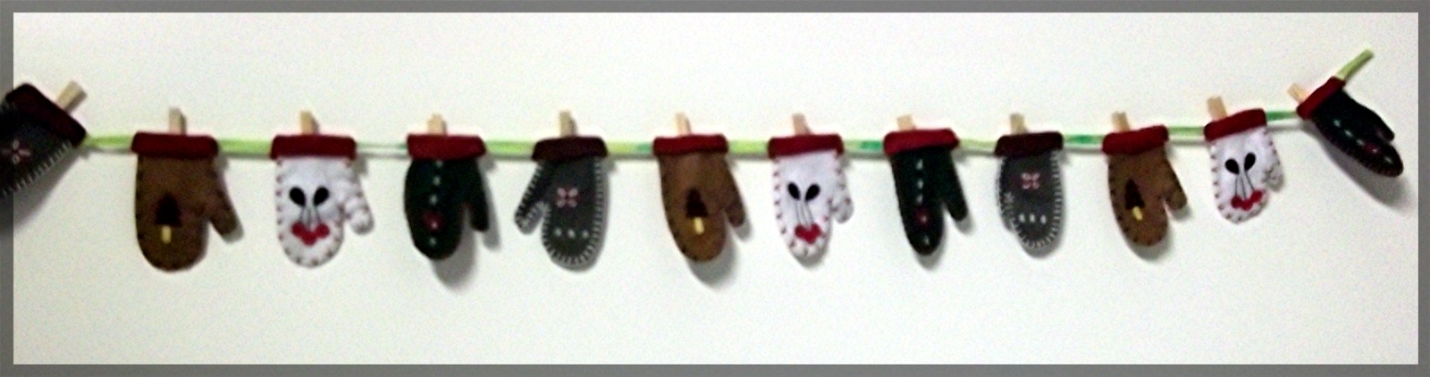 Christmas Felt Mittens Clothes Pin Card Holder
