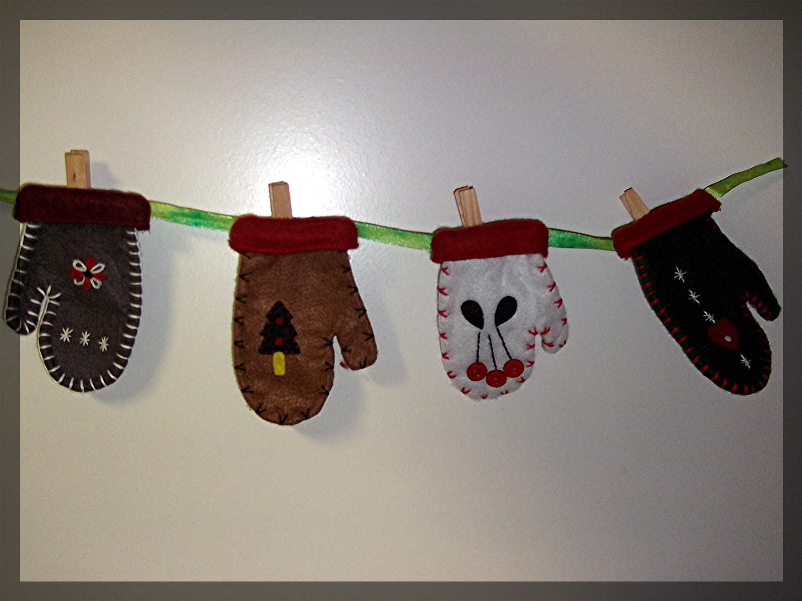 Christmas Felt Mittens Clothes Pin Card Holder
