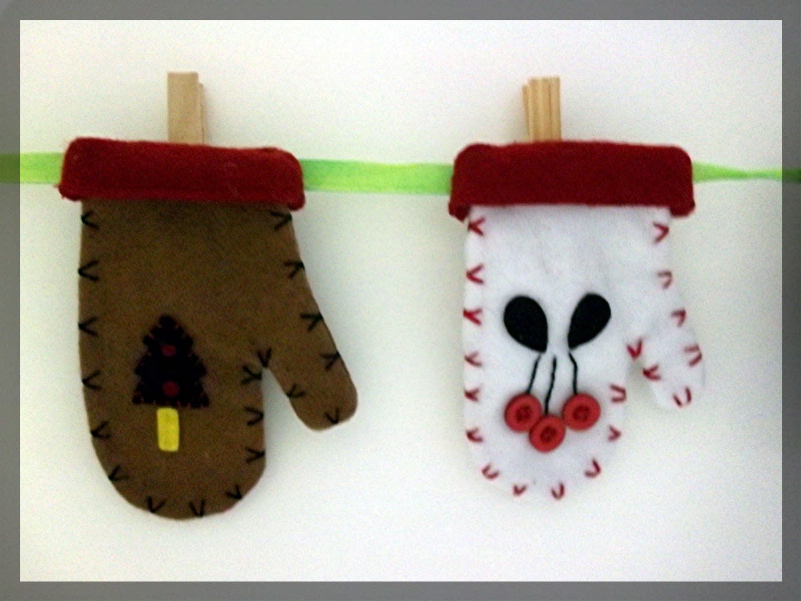 Christmas Felt Mittens Clothes Pin Card Holder