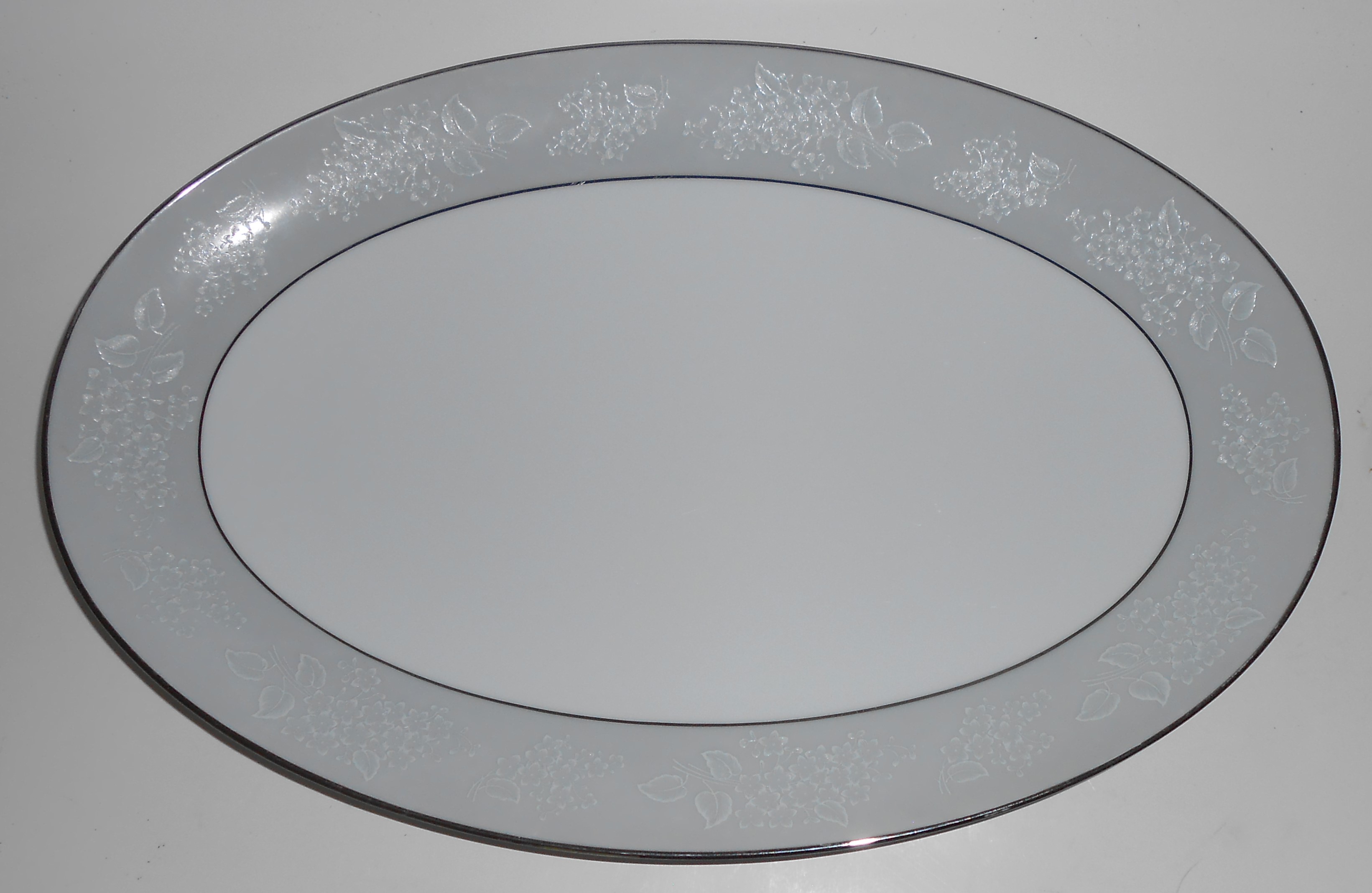 Noritake China Porcelain Platinum 5696 Damask 16'' Plat