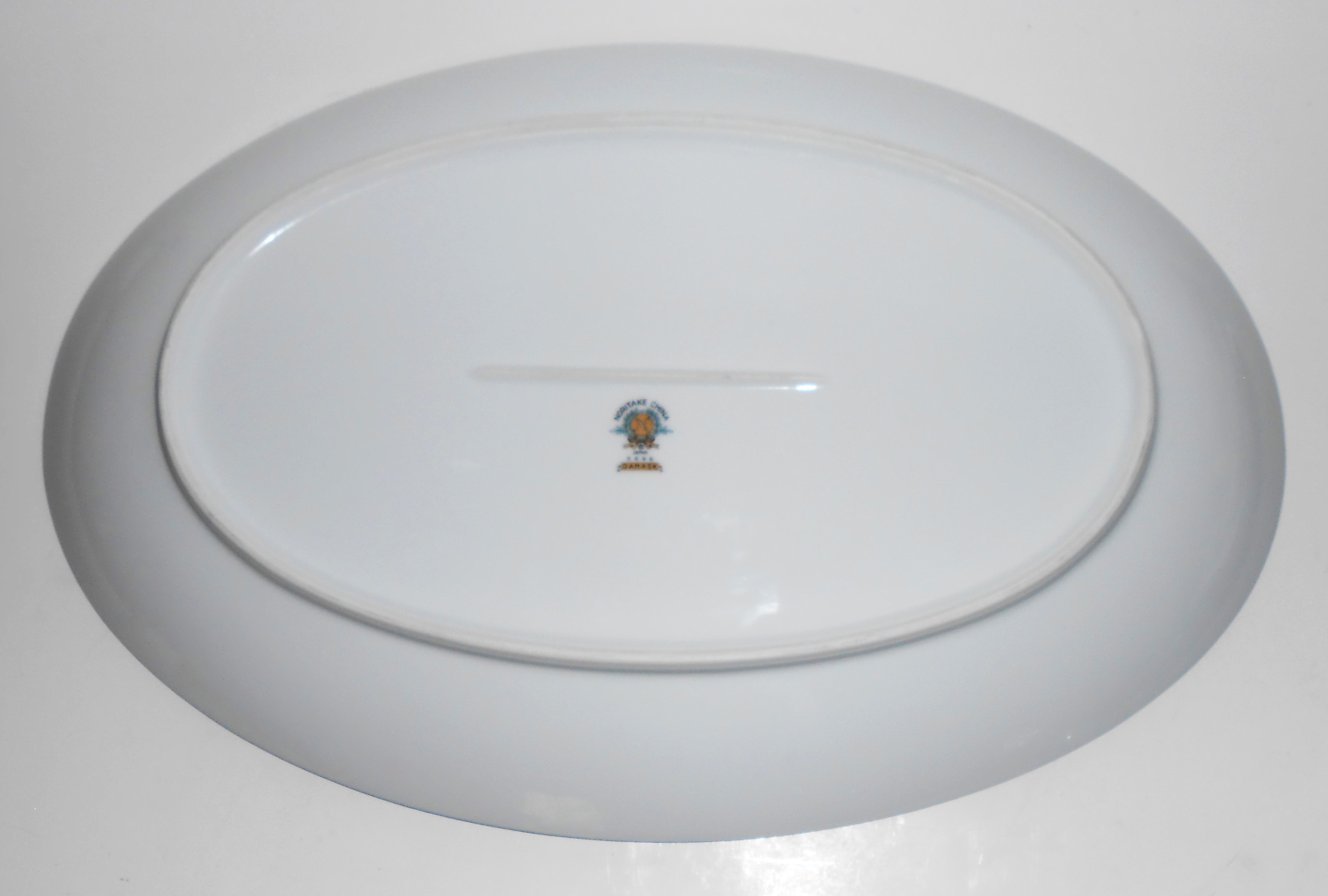 Noritake China Porcelain Platinum 5696 Damask 16'' Plat