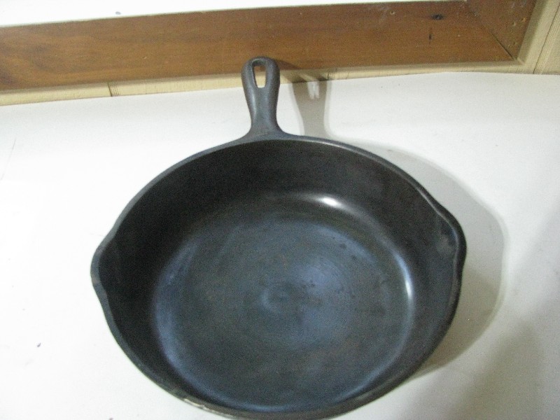 Vintage Unmarked Wagner Ware Number 5 Cast Iron Skillet - Made in USA