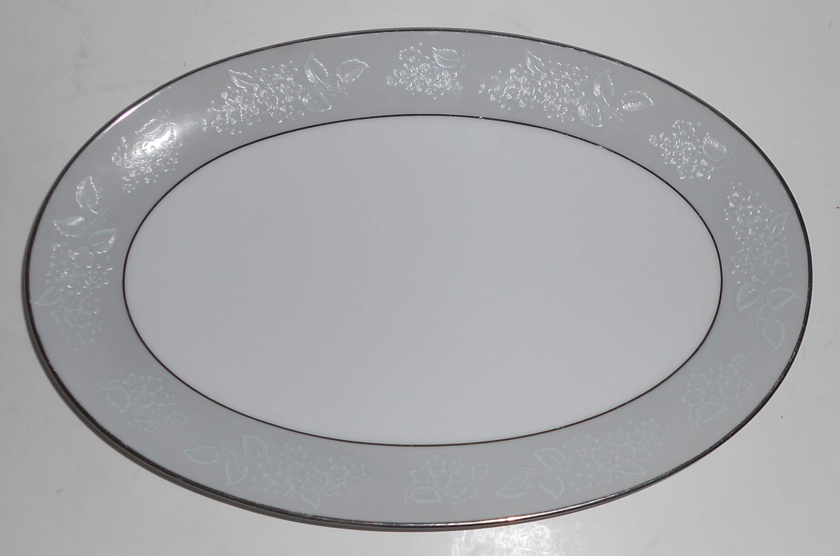 Noritake China Porcelain Platinum 5696 Damask 12'' Plat
