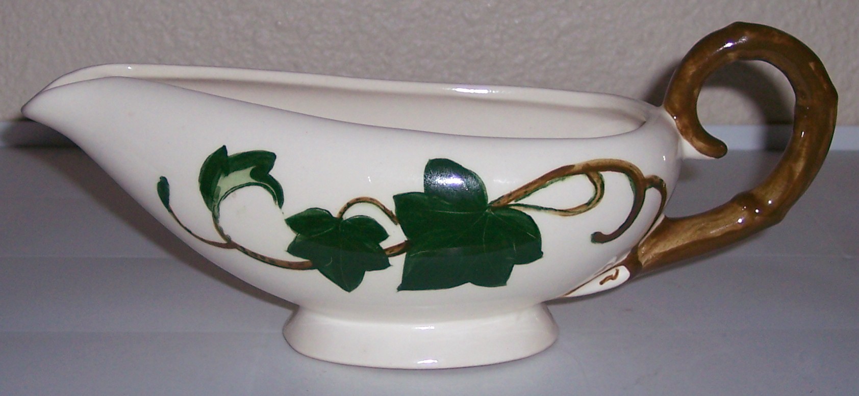 Metlox Pottery Poppy Trail California Ivy Gravy Bowl!