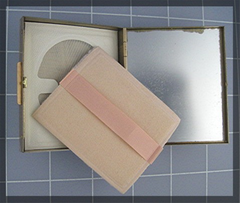 Compact Souvenier of Missouri