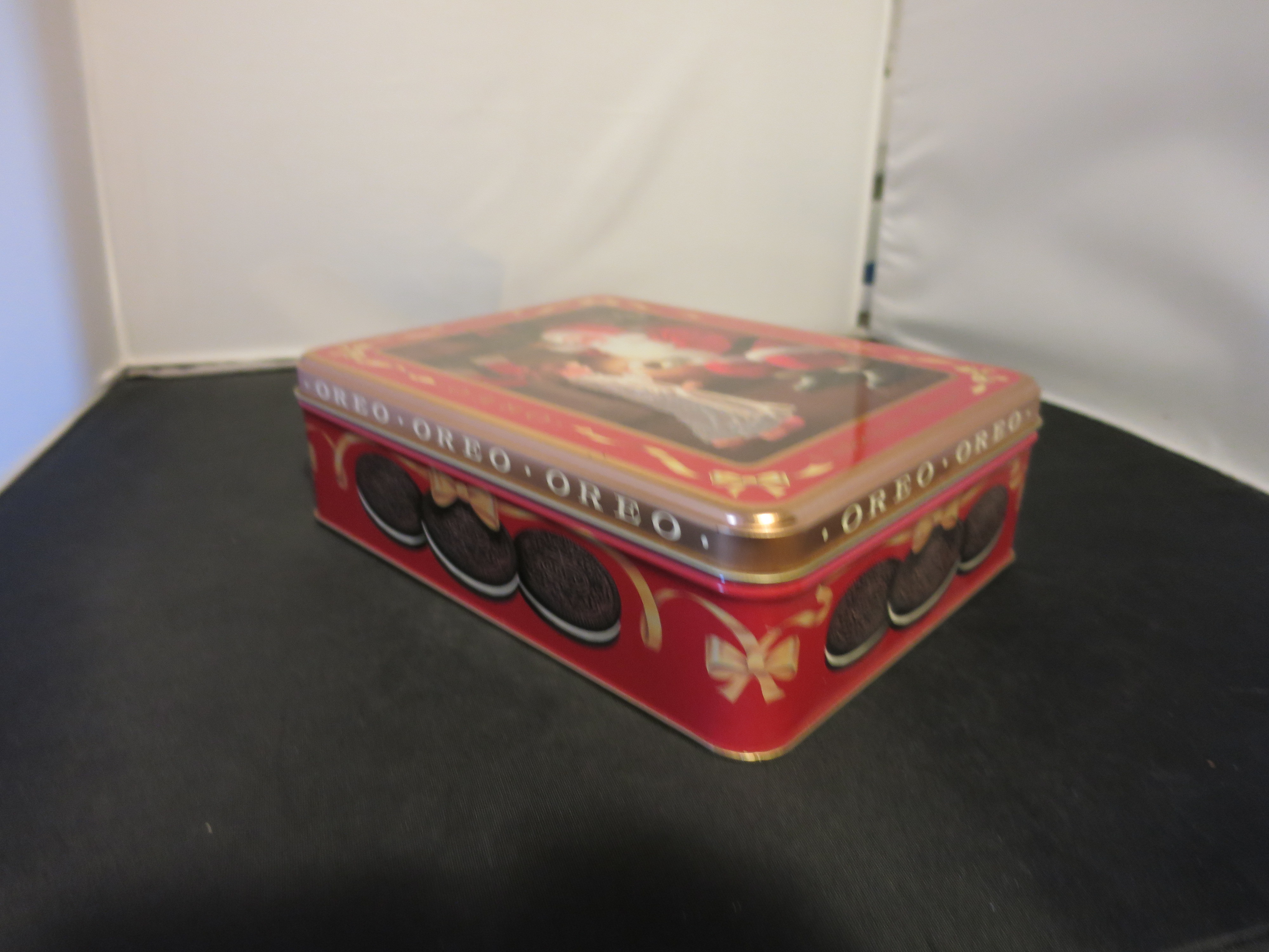 Nabisco Oreo Tin 1991 Waiting for Santa Girl Standing