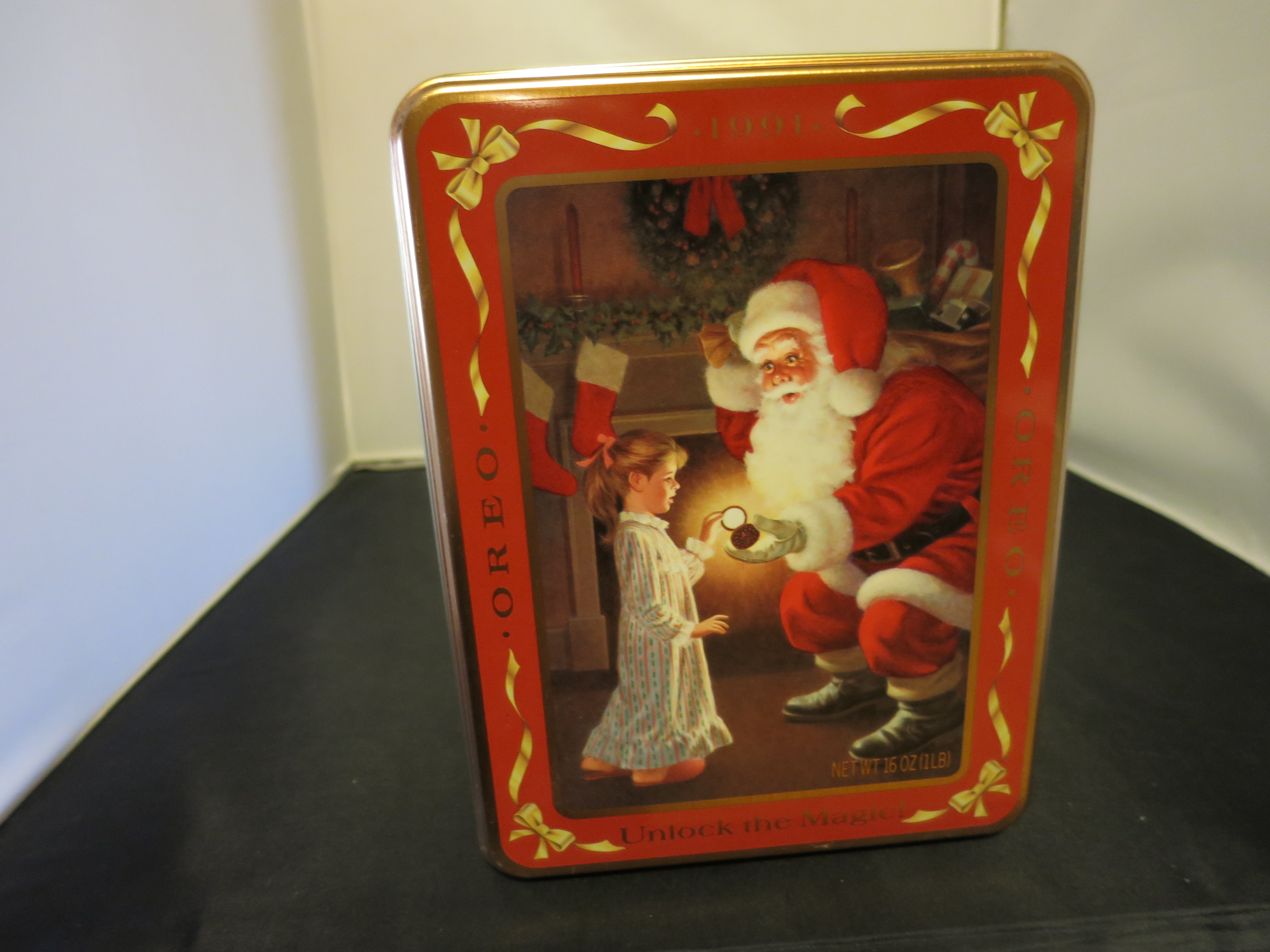 Nabisco Oreo Tin 1991 Waiting for Santa Girl Standing