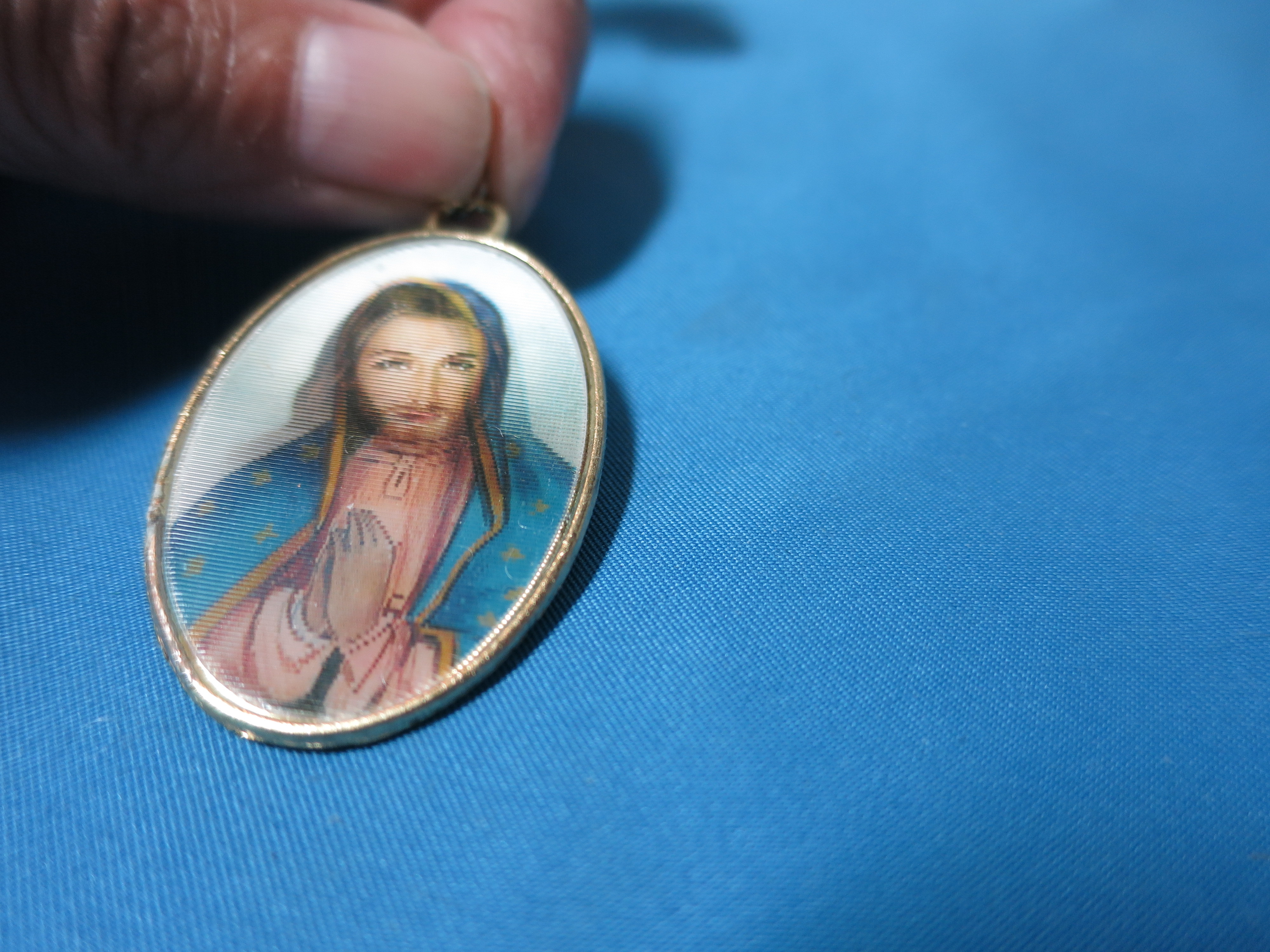 Vintage Virgin Mother Mary and Jesus Hologram Oval Pendant Cross