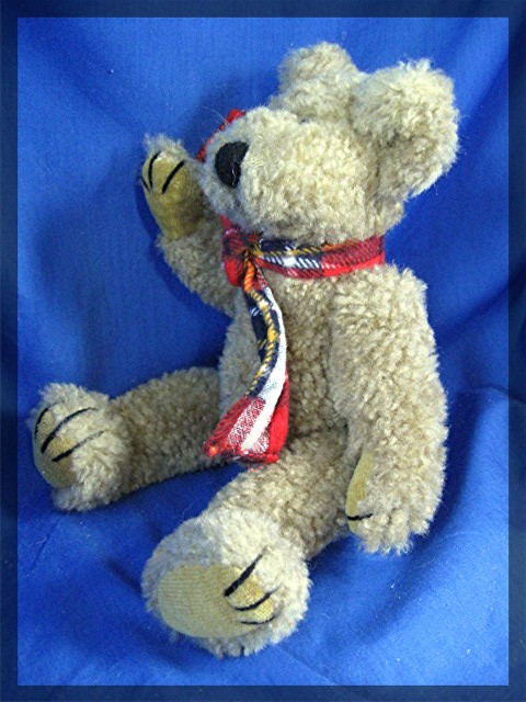8 inch Boyds Bear 1985 - 96 pellet filled, fully jointe