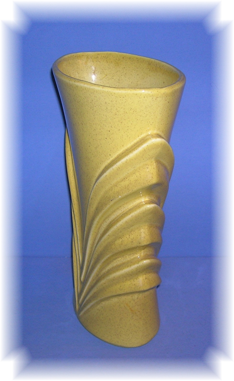 REDWING Gold Color Vase