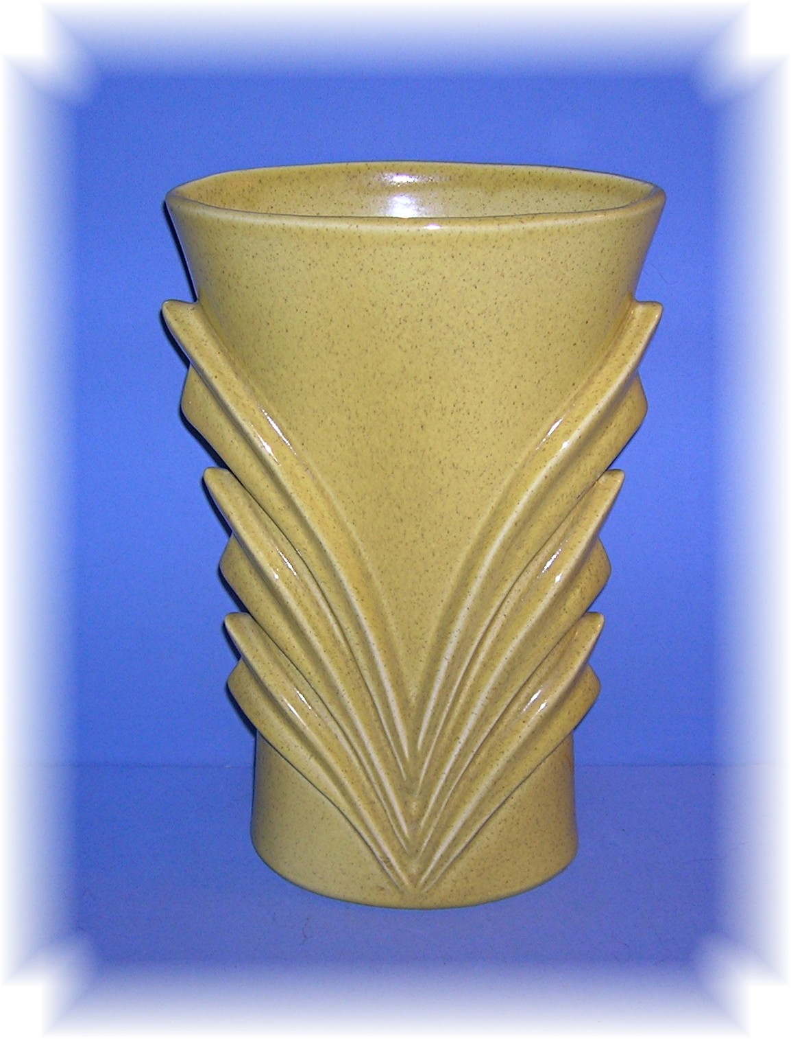 REDWING Gold Color Vase