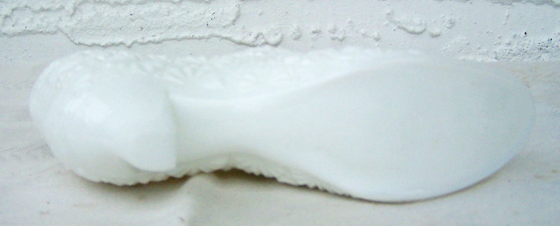 Cat Head Daisy & Button Milk Glass Shoe