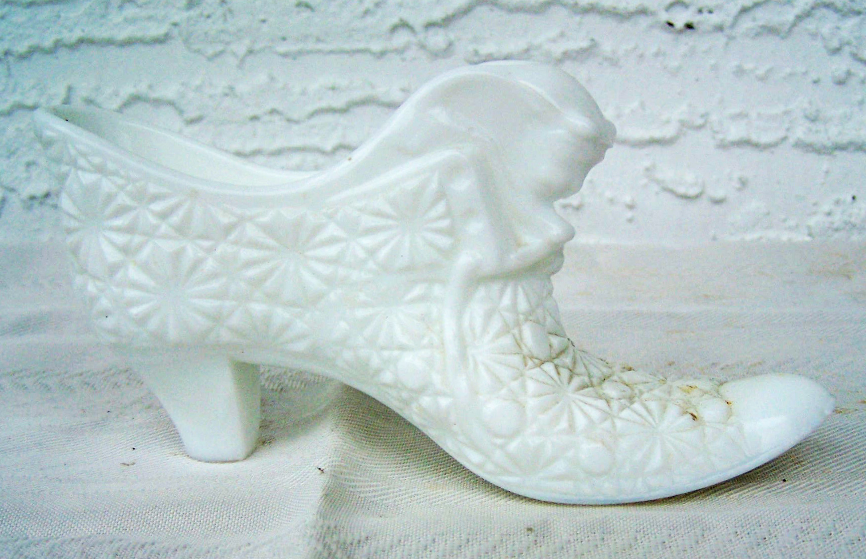 Cat Head Daisy & Button Milk Glass Shoe